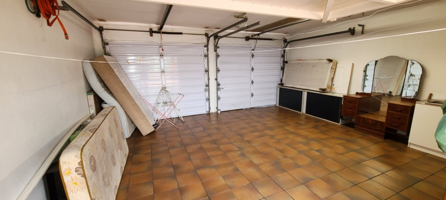 3 Bedroom Property for Sale in Cravenby Western Cape